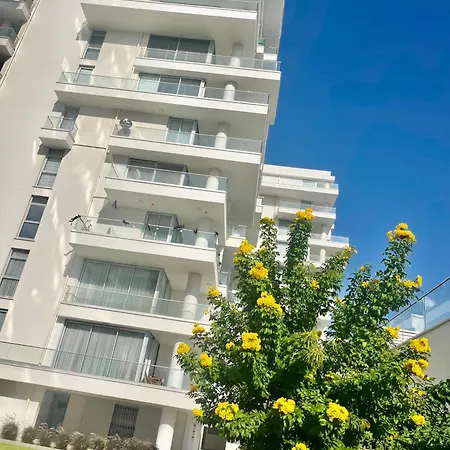 Sea Breeze Suites By The Coast *