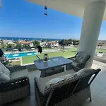 Sea Breeze By The Coast Apartment *