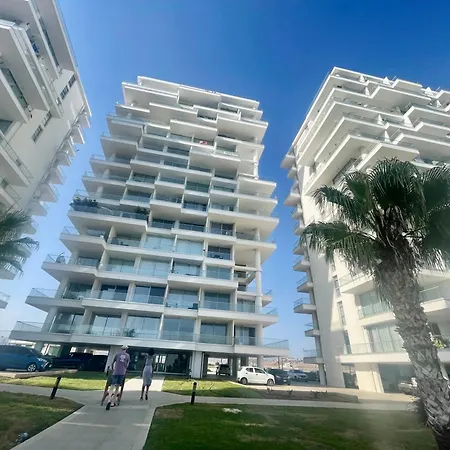 아파트 Sea Breeze Suites By The Coast *