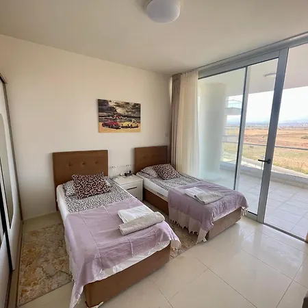 Sea Breeze Suites By The Coast דירה *