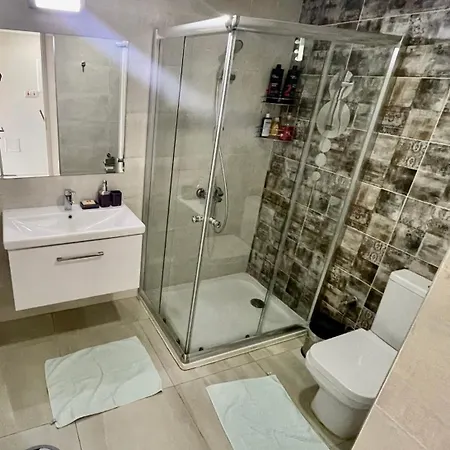 Sea Breeze Suites By The Coast דירה Vokolidha