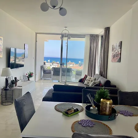 아파트 Sea Breeze Suites By The Coast Vokolidha