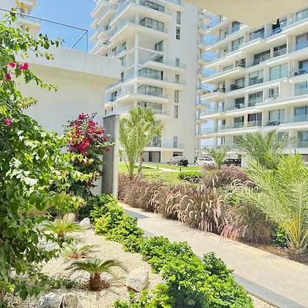 Sea Breeze Suites By The Coast Lägenhet